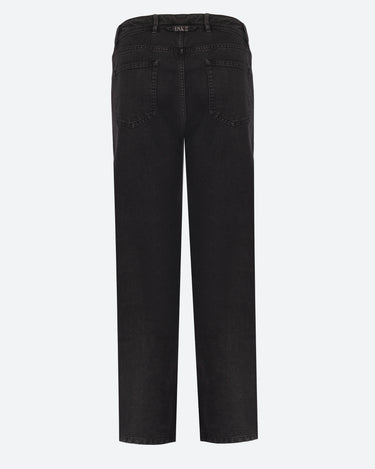THE STRAIGHT EDGE JEAN